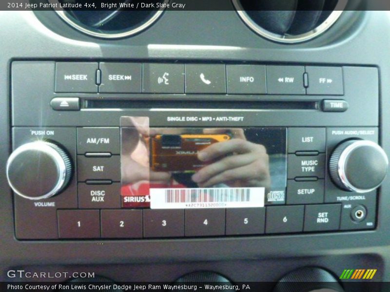 Bright White / Dark Slate Gray 2014 Jeep Patriot Latitude 4x4