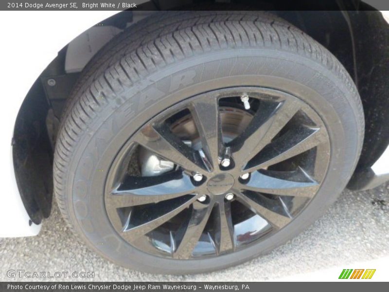 Bright White / Black 2014 Dodge Avenger SE