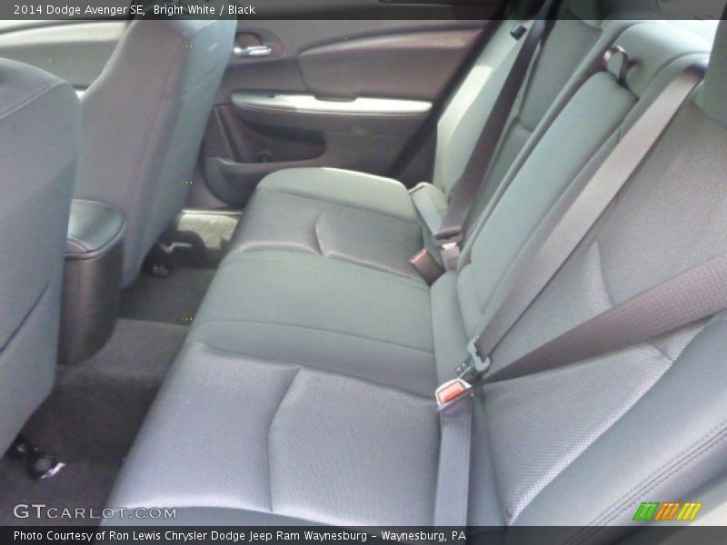 Bright White / Black 2014 Dodge Avenger SE