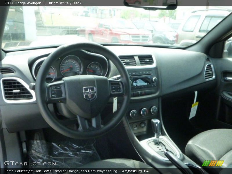 Bright White / Black 2014 Dodge Avenger SE