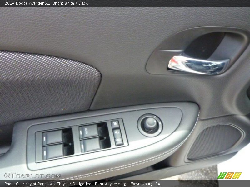 Bright White / Black 2014 Dodge Avenger SE