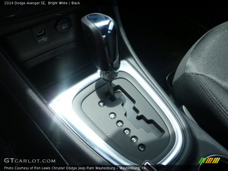 Bright White / Black 2014 Dodge Avenger SE