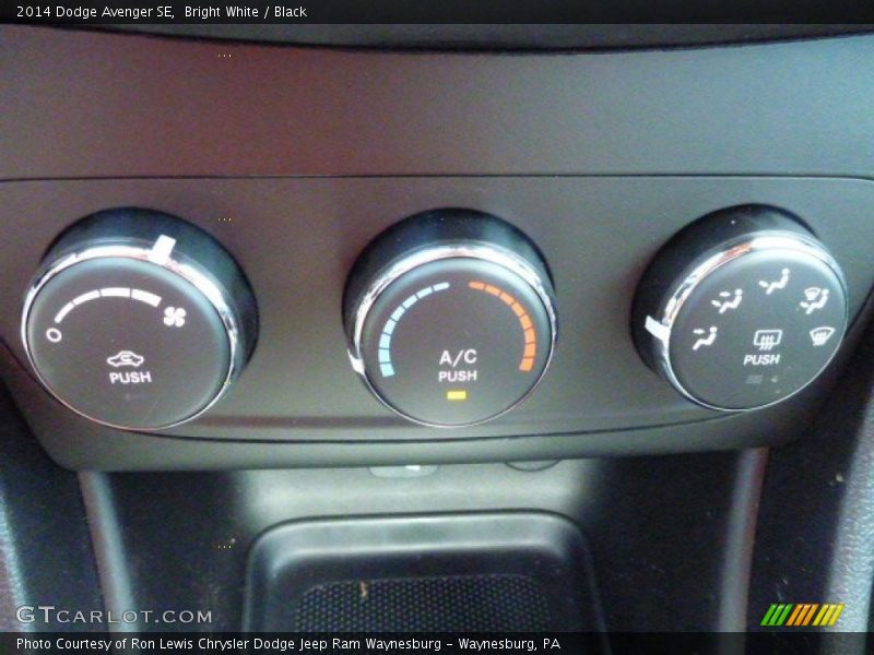 Bright White / Black 2014 Dodge Avenger SE