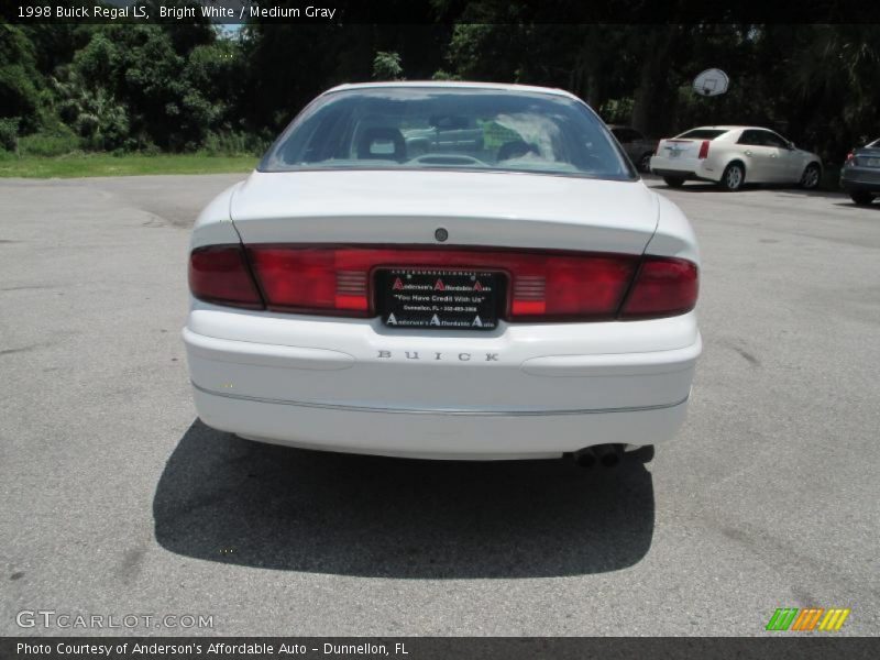 Bright White / Medium Gray 1998 Buick Regal LS