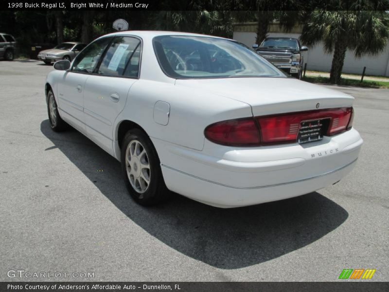 Bright White / Medium Gray 1998 Buick Regal LS