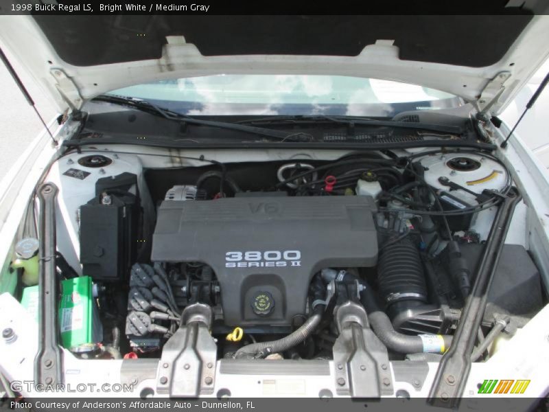 Bright White / Medium Gray 1998 Buick Regal LS