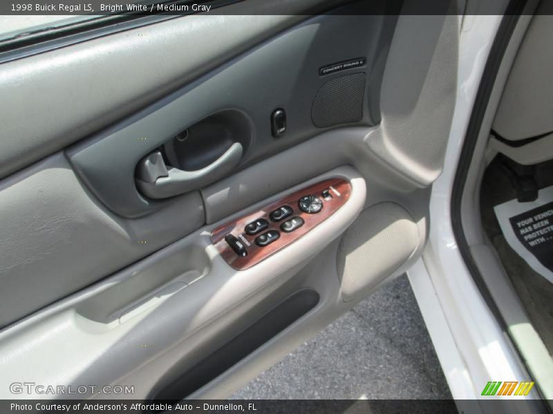 Bright White / Medium Gray 1998 Buick Regal LS