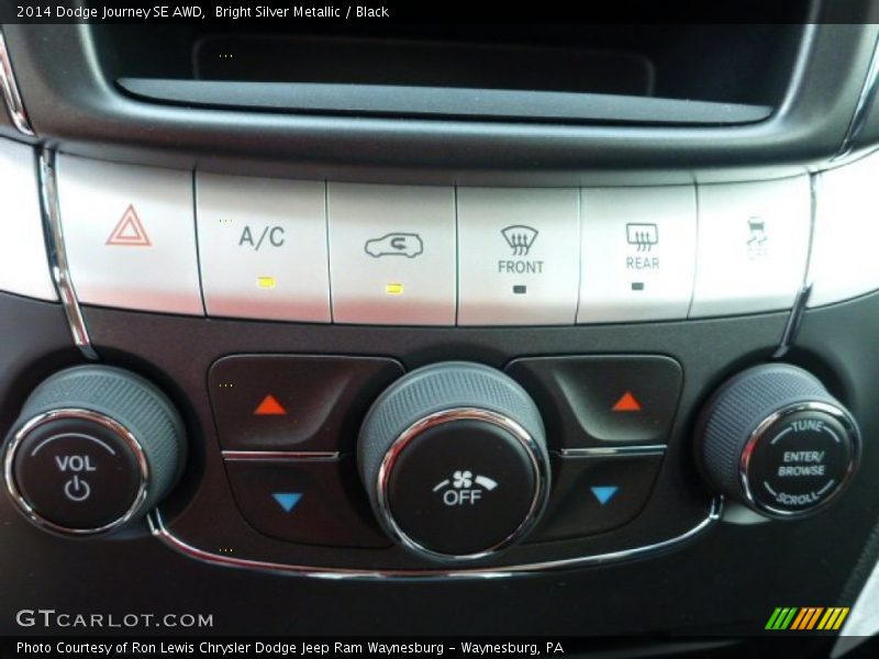 Bright Silver Metallic / Black 2014 Dodge Journey SE AWD