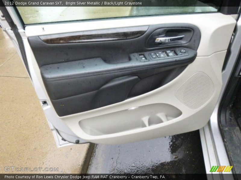 Bright Silver Metallic / Black/Light Graystone 2012 Dodge Grand Caravan SXT