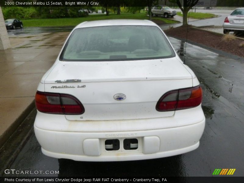 Bright White / Gray 2000 Chevrolet Malibu LS Sedan