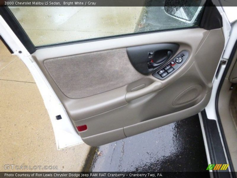 Bright White / Gray 2000 Chevrolet Malibu LS Sedan