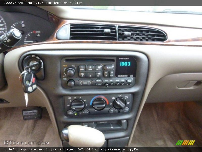 Bright White / Gray 2000 Chevrolet Malibu LS Sedan