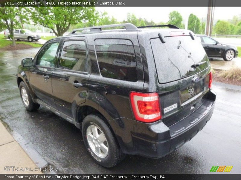 Tuxedo Black Metallic / Charcoal Black 2011 Ford Escape XLT 4WD