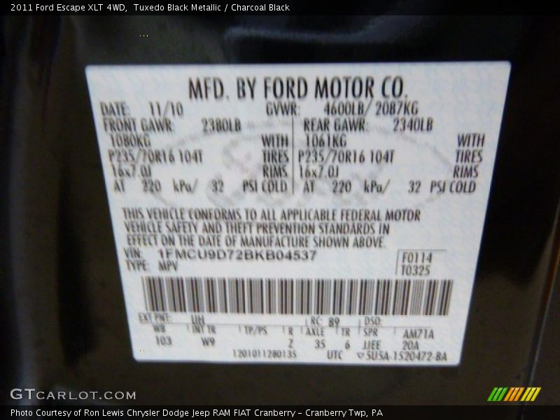 Tuxedo Black Metallic / Charcoal Black 2011 Ford Escape XLT 4WD