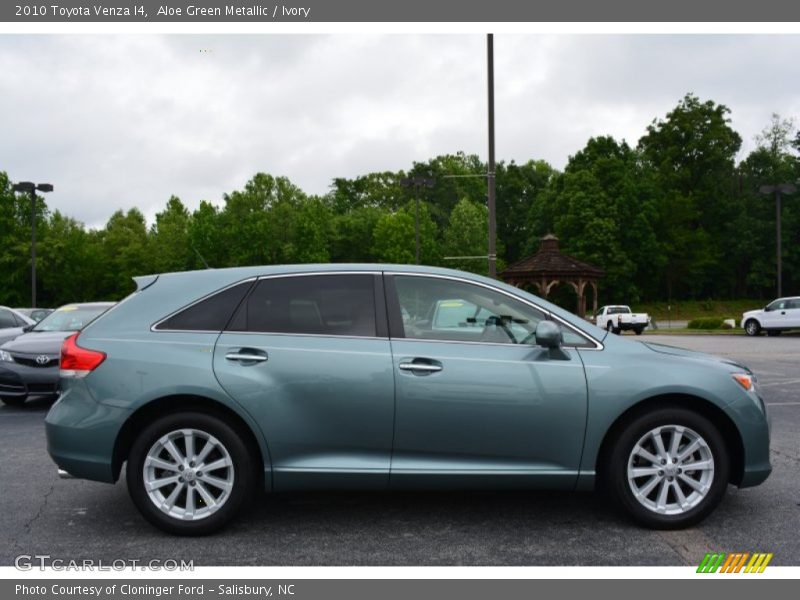 Aloe Green Metallic / Ivory 2010 Toyota Venza I4