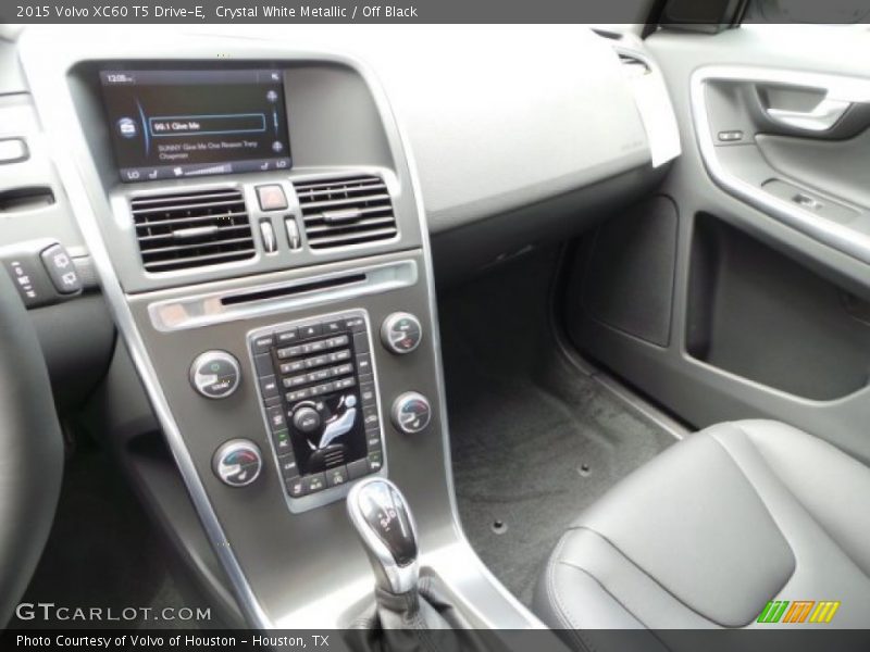 Crystal White Metallic / Off Black 2015 Volvo XC60 T5 Drive-E