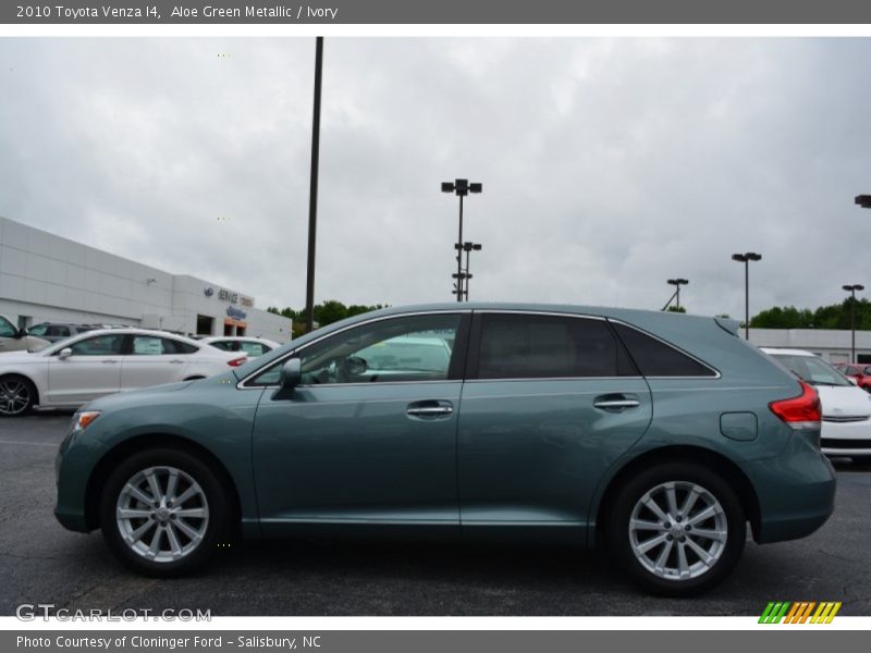 Aloe Green Metallic / Ivory 2010 Toyota Venza I4