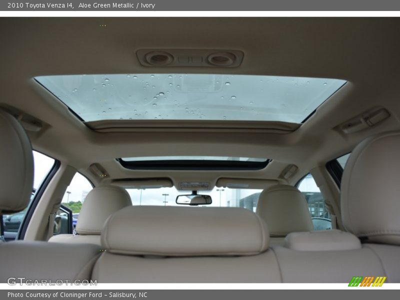 Aloe Green Metallic / Ivory 2010 Toyota Venza I4