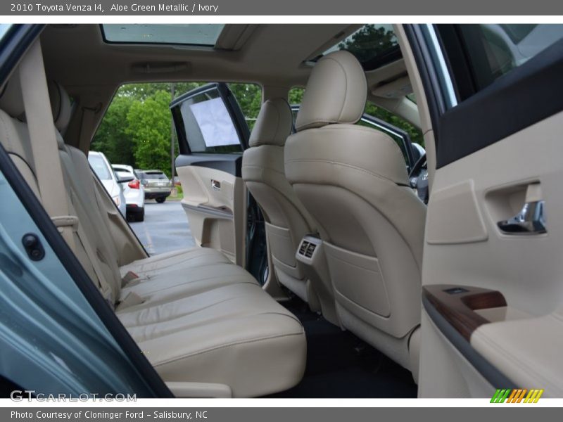 Aloe Green Metallic / Ivory 2010 Toyota Venza I4