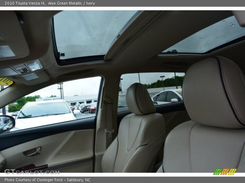 Aloe Green Metallic / Ivory 2010 Toyota Venza I4