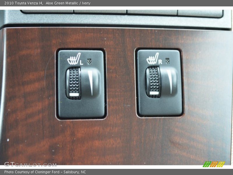Aloe Green Metallic / Ivory 2010 Toyota Venza I4