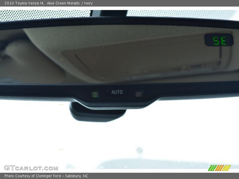 Aloe Green Metallic / Ivory 2010 Toyota Venza I4