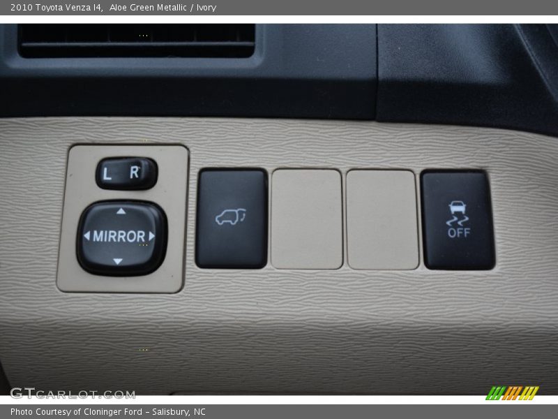 Aloe Green Metallic / Ivory 2010 Toyota Venza I4