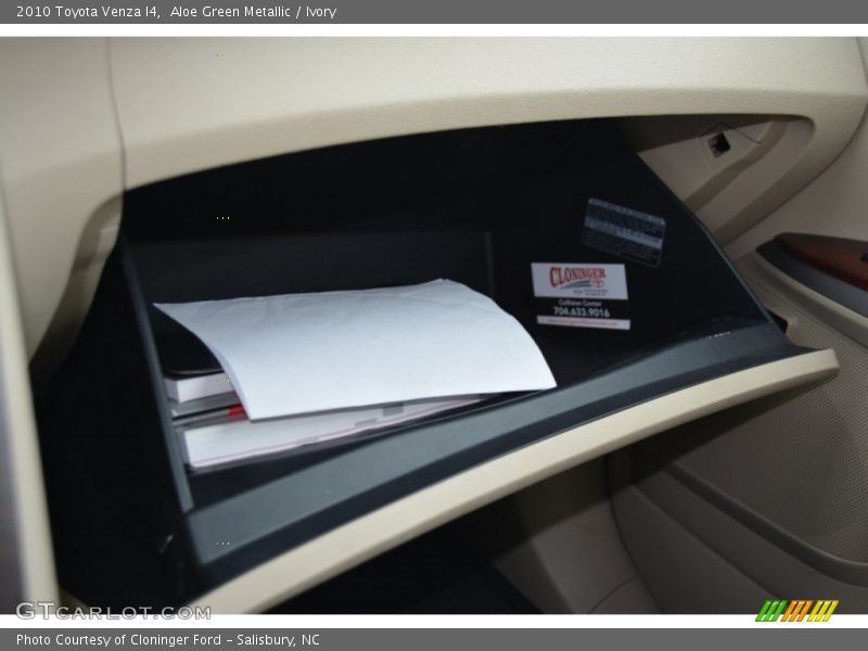 Aloe Green Metallic / Ivory 2010 Toyota Venza I4
