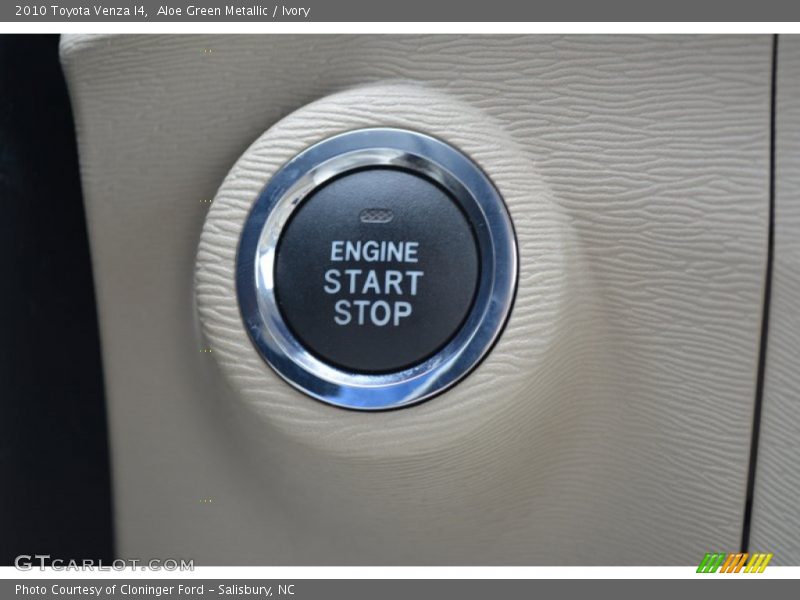 Aloe Green Metallic / Ivory 2010 Toyota Venza I4