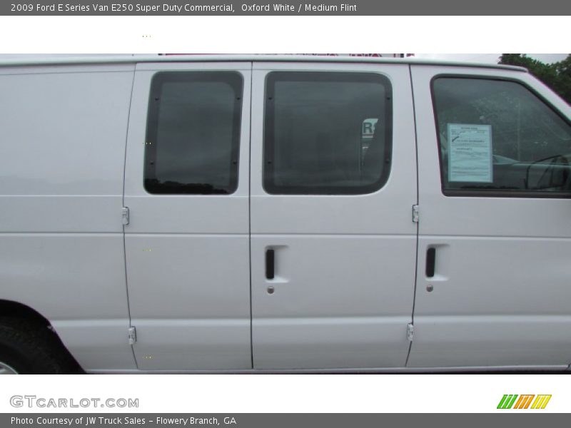 Oxford White / Medium Flint 2009 Ford E Series Van E250 Super Duty Commercial