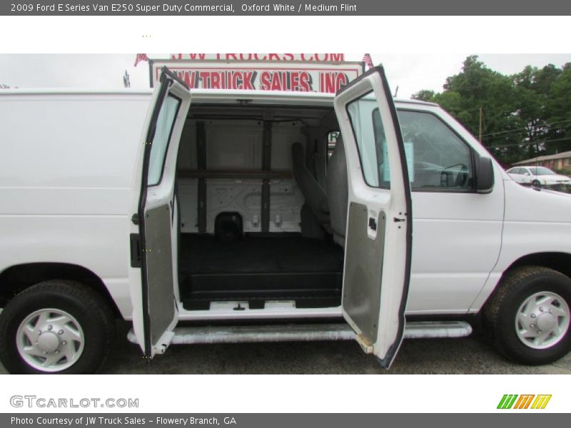 Oxford White / Medium Flint 2009 Ford E Series Van E250 Super Duty Commercial
