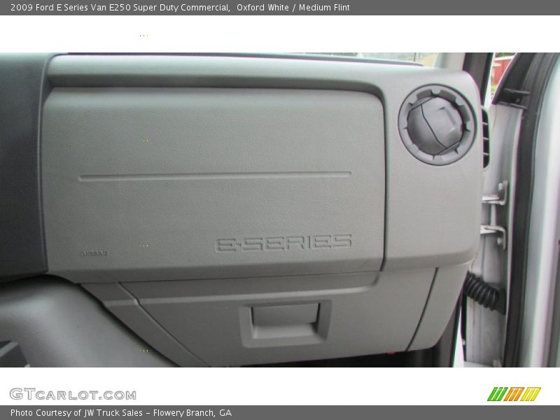 Oxford White / Medium Flint 2009 Ford E Series Van E250 Super Duty Commercial