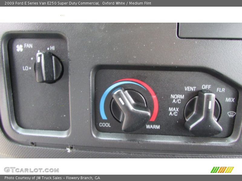 Oxford White / Medium Flint 2009 Ford E Series Van E250 Super Duty Commercial