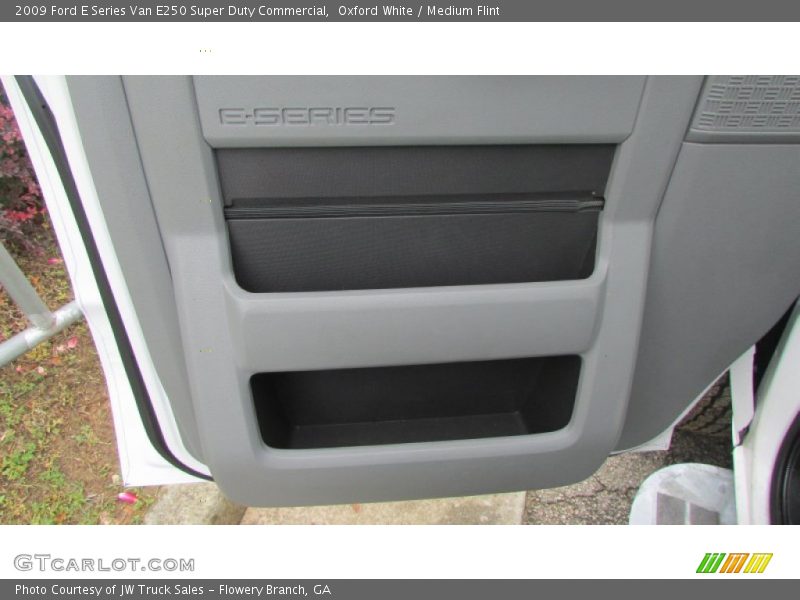 Oxford White / Medium Flint 2009 Ford E Series Van E250 Super Duty Commercial