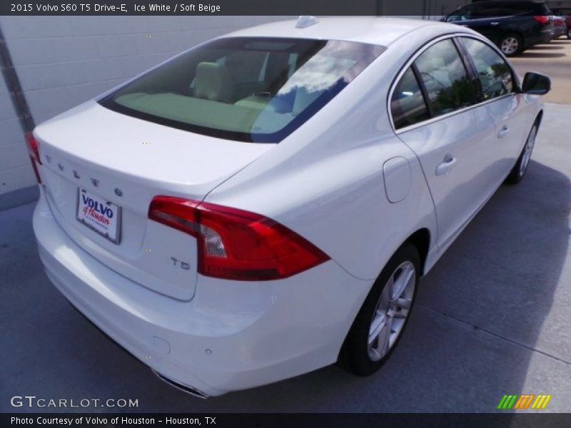 Ice White / Soft Beige 2015 Volvo S60 T5 Drive-E