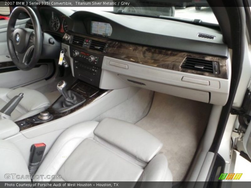 Dashboard of 2007 3 Series 335i Convertible