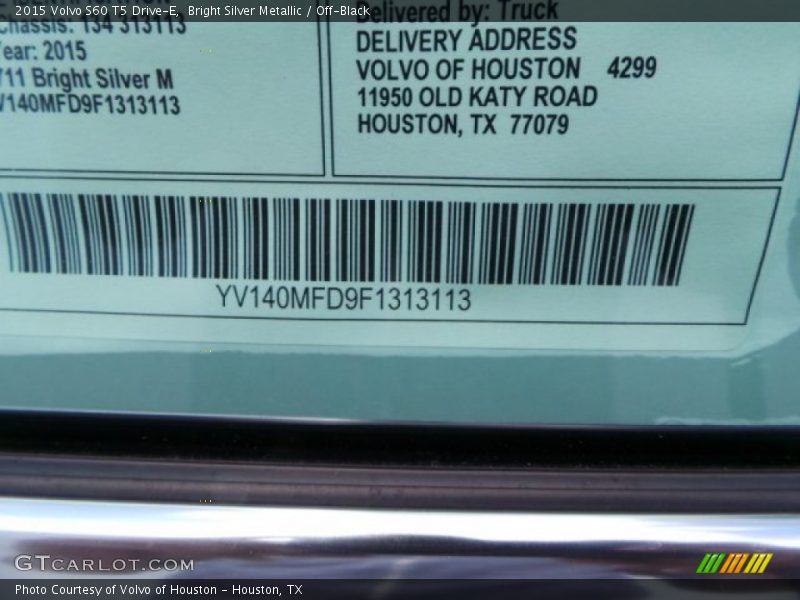 Bright Silver Metallic / Off-Black 2015 Volvo S60 T5 Drive-E