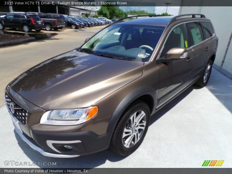 Front 3/4 View of 2015 XC70 T5 Drive-E