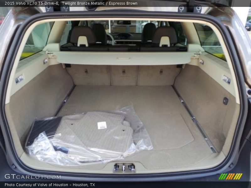  2015 XC70 T5 Drive-E Trunk