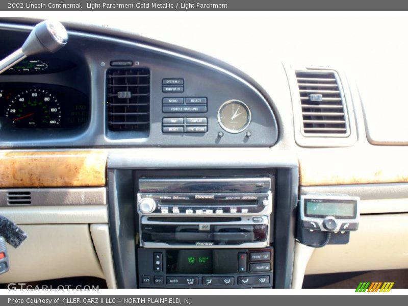 Light Parchment Gold Metallic / Light Parchment 2002 Lincoln Continental