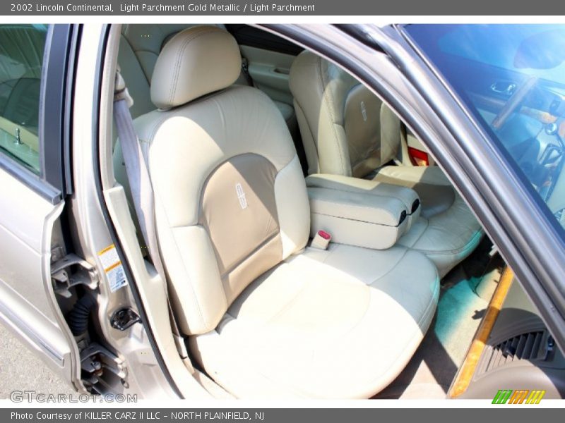 Light Parchment Gold Metallic / Light Parchment 2002 Lincoln Continental