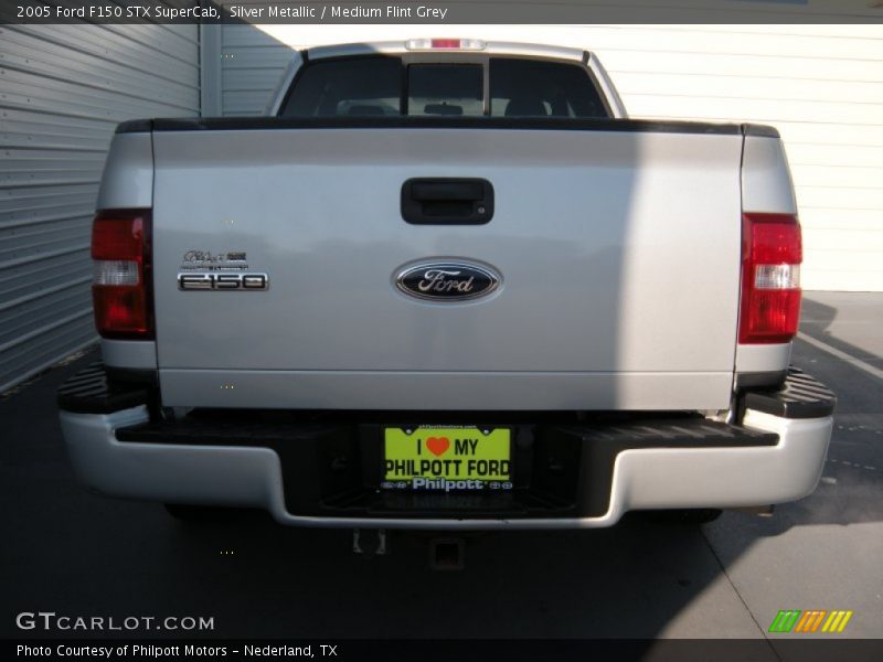 Silver Metallic / Medium Flint Grey 2005 Ford F150 STX SuperCab