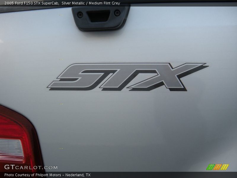 Silver Metallic / Medium Flint Grey 2005 Ford F150 STX SuperCab