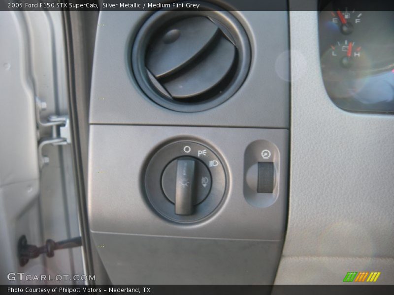 Silver Metallic / Medium Flint Grey 2005 Ford F150 STX SuperCab