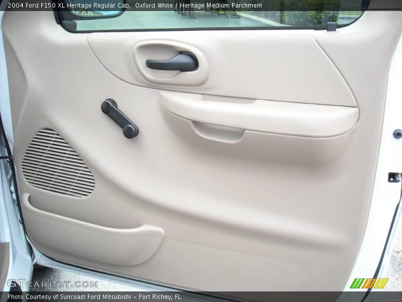 Oxford White / Heritage Medium Parchment 2004 Ford F150 XL Heritage Regular Cab