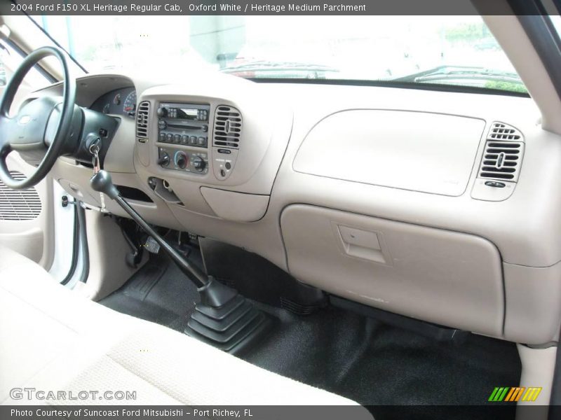 Oxford White / Heritage Medium Parchment 2004 Ford F150 XL Heritage Regular Cab