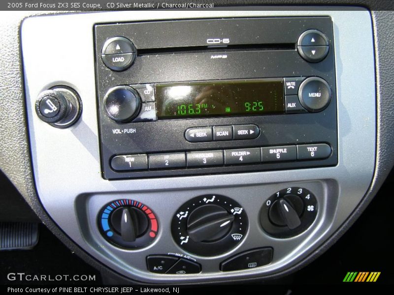 CD Silver Metallic / Charcoal/Charcoal 2005 Ford Focus ZX3 SES Coupe