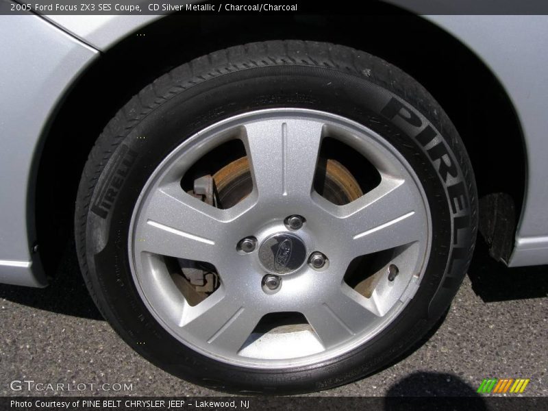 CD Silver Metallic / Charcoal/Charcoal 2005 Ford Focus ZX3 SES Coupe