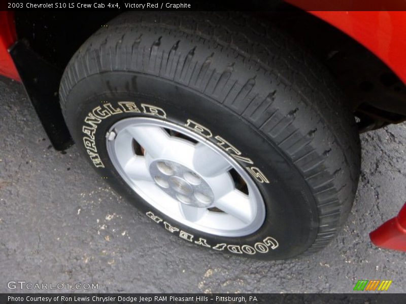 Victory Red / Graphite 2003 Chevrolet S10 LS Crew Cab 4x4