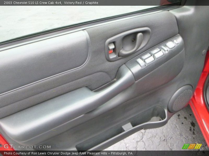 Victory Red / Graphite 2003 Chevrolet S10 LS Crew Cab 4x4
